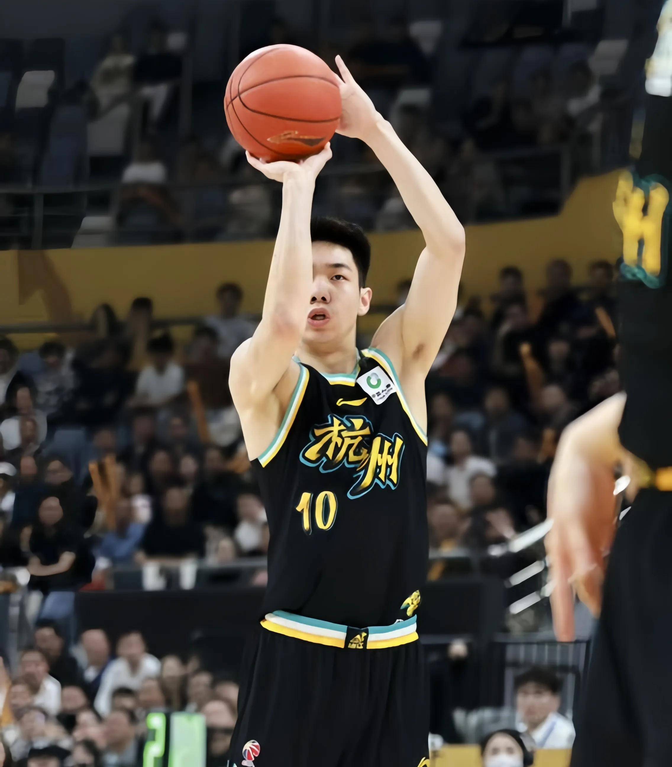 广厦男篮斗志昂扬，积极备战高难度赛