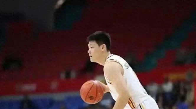 中国三人男篮不敌卫冕冠军张宁6分4篮板的简单介绍